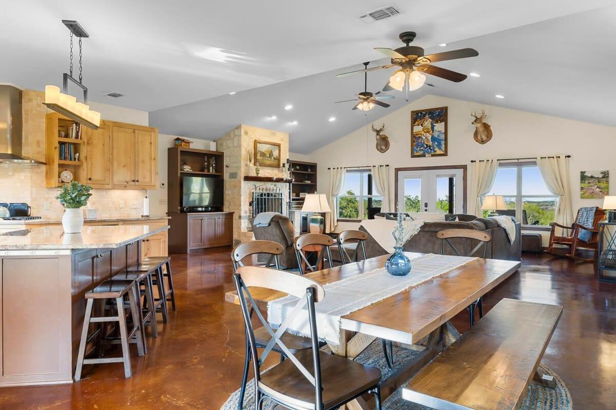 Enchanted Rockview House - 3 Bedroom-firepit Ferienhaus