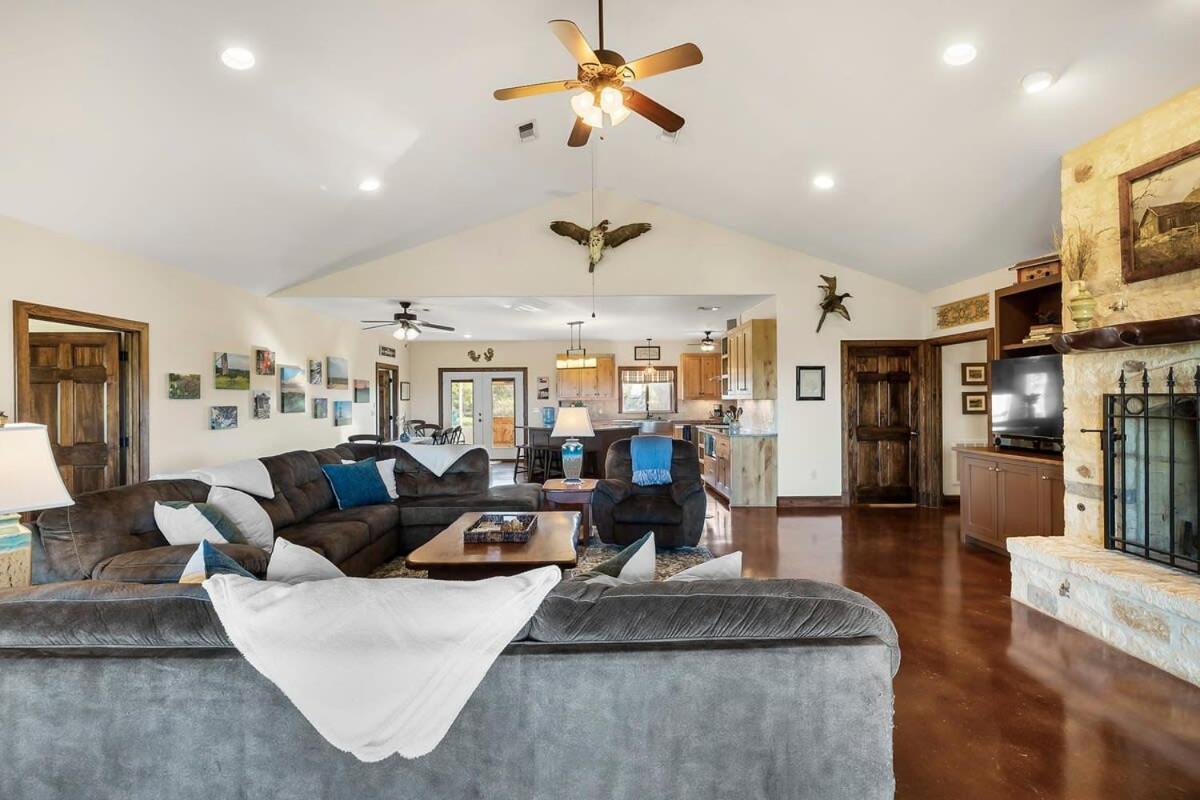 Enchanted Rockview House - 3 Bedroom-firepit *