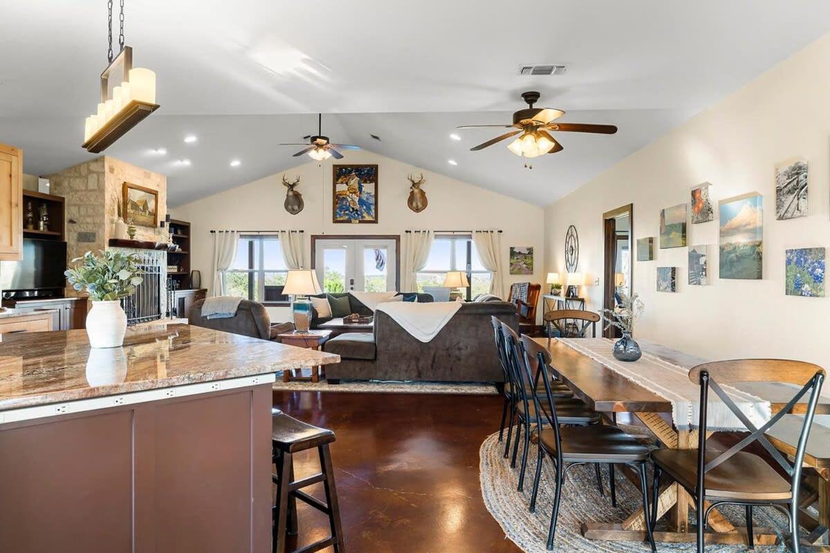 Enchanted Rockview House - 3 Bedroom-firepit * Fredericksburg