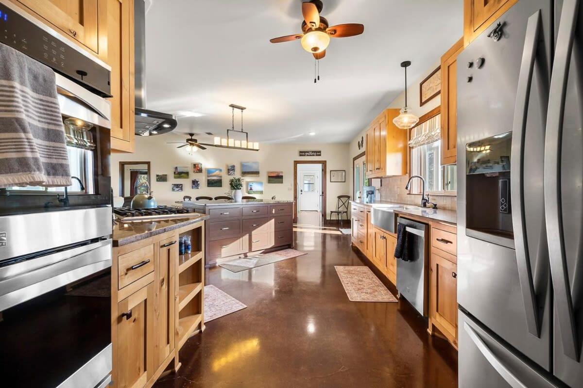 Enchanted Rockview House - 3 Bedroom-firepit Ferienhaus *