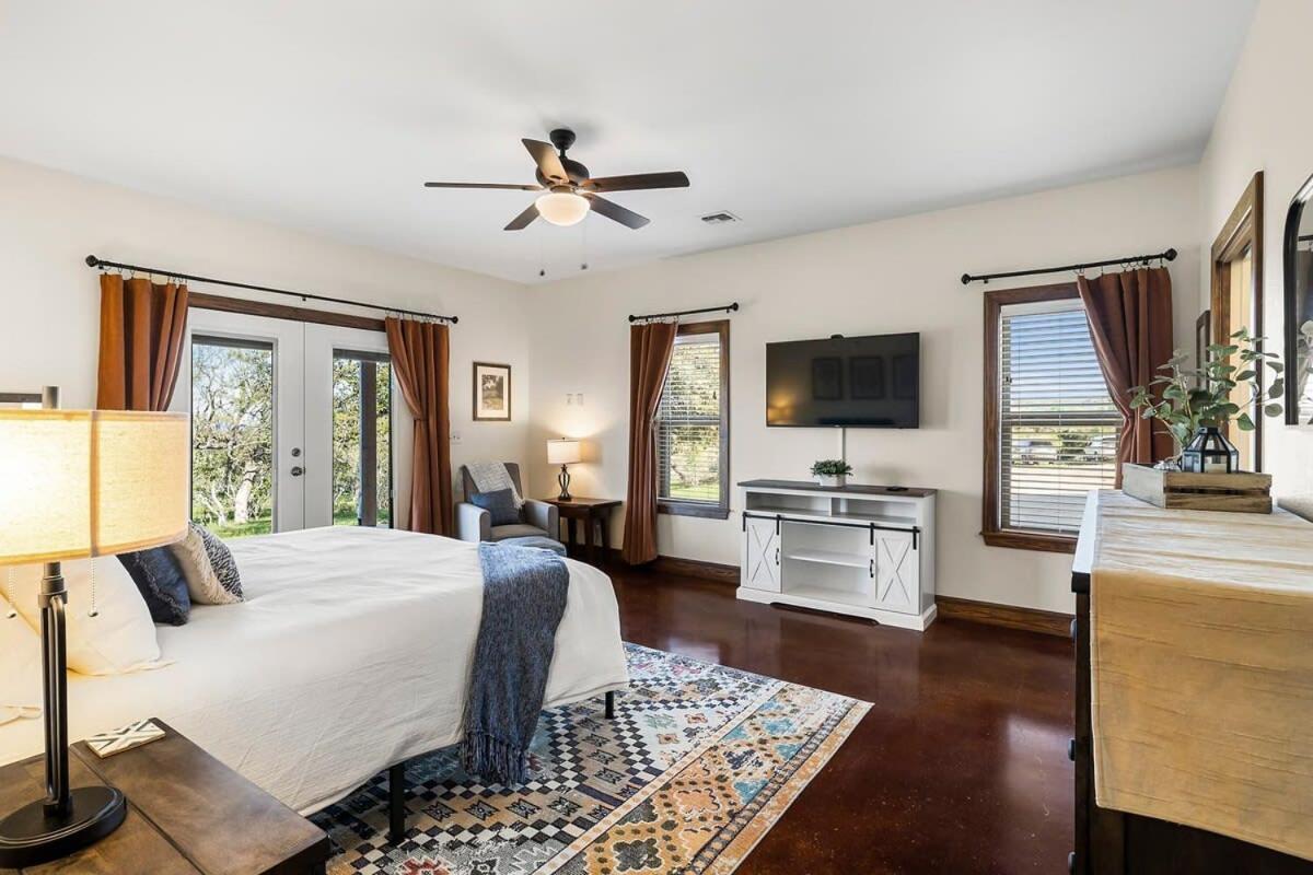 Enchanted Rockview House - 3 Bedroom-firepit *